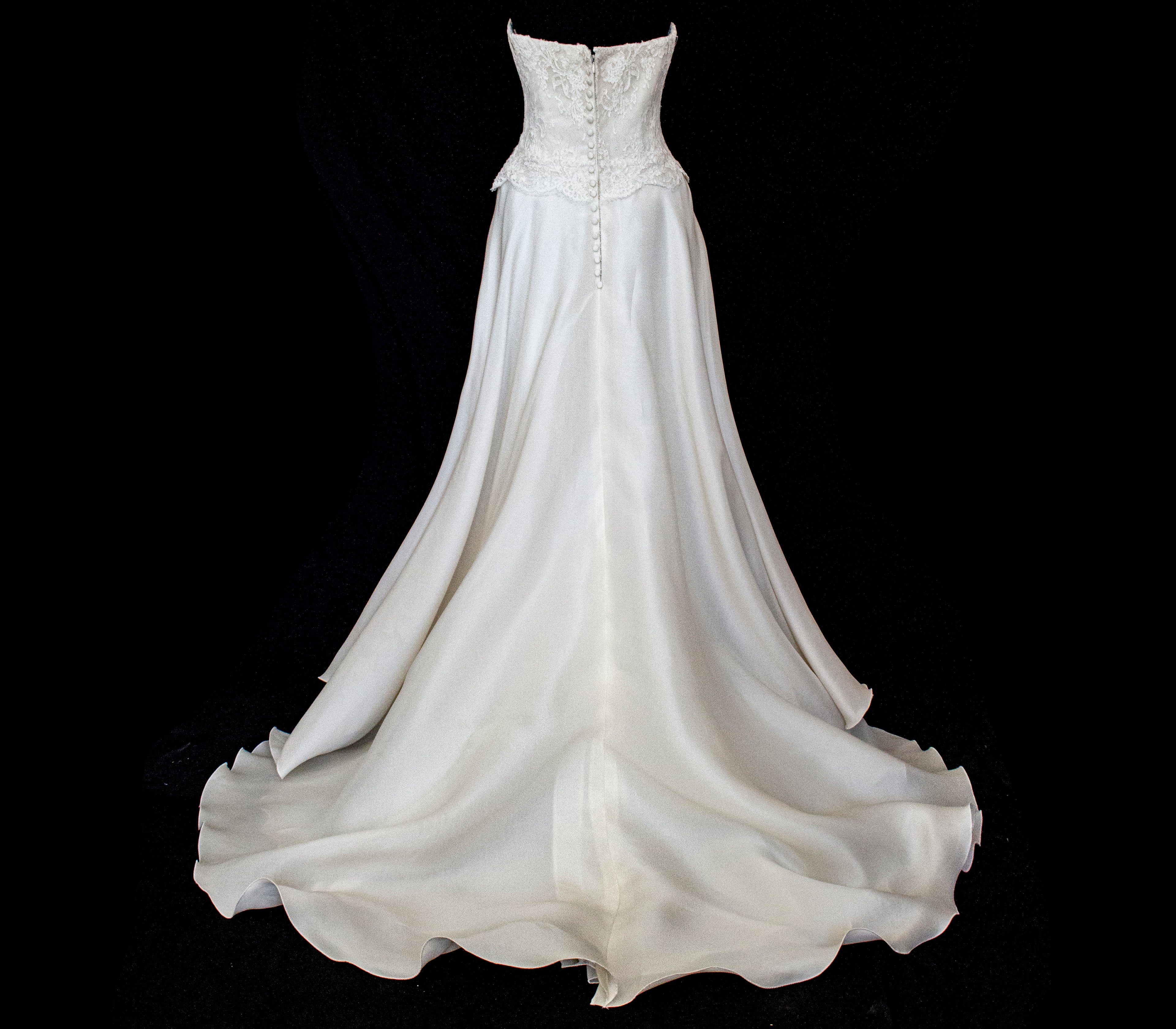 320 - LUXURY PURE SILK VINTAGE BRIDAL GOWN: A-LINE LACE DRESS WITH DETACHABLE RUFFLED CAPE