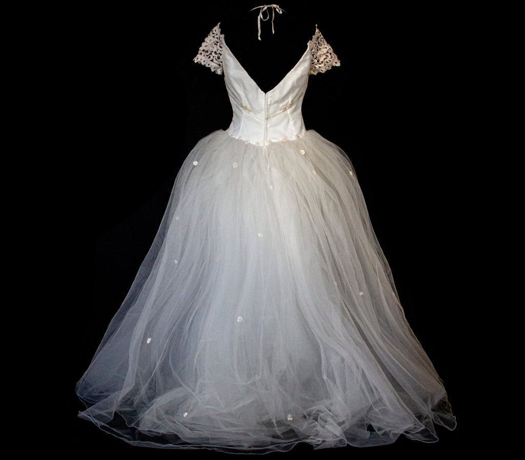 250 - MAJESTIC VINTAGE PRINCESS BALL GOWN: VOLUMINOUS TULLE & MACRAMÉ WITH 3D FLORAL EMBROIDERY