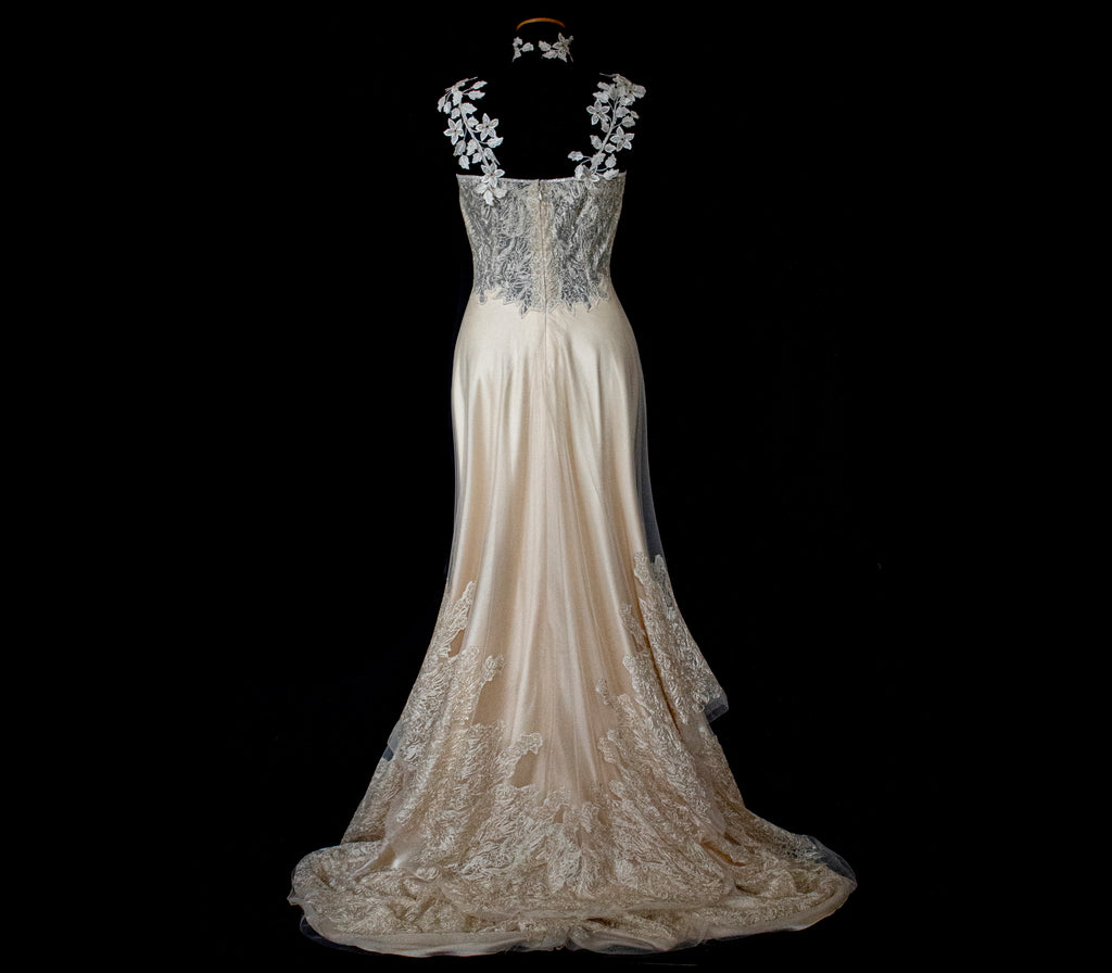 332 - GOLDEN SILK TULLE VINTAGE WEDDING DRESS: UNIQUE A-LINE SLIP GOWN WITH FLORAL DETAILS & TRAIN - Vague atelier