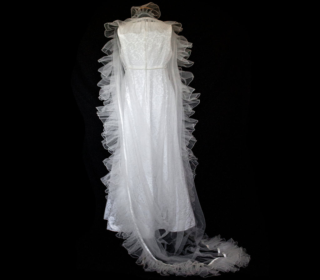 299 - AUTHENTIC 1960S VINTAGE DAMASK BRIDAL DRESS: BON TON ANKLE-LENGTH SHEATH WITH RUFFLED TULLE CAPE - Vague atelier