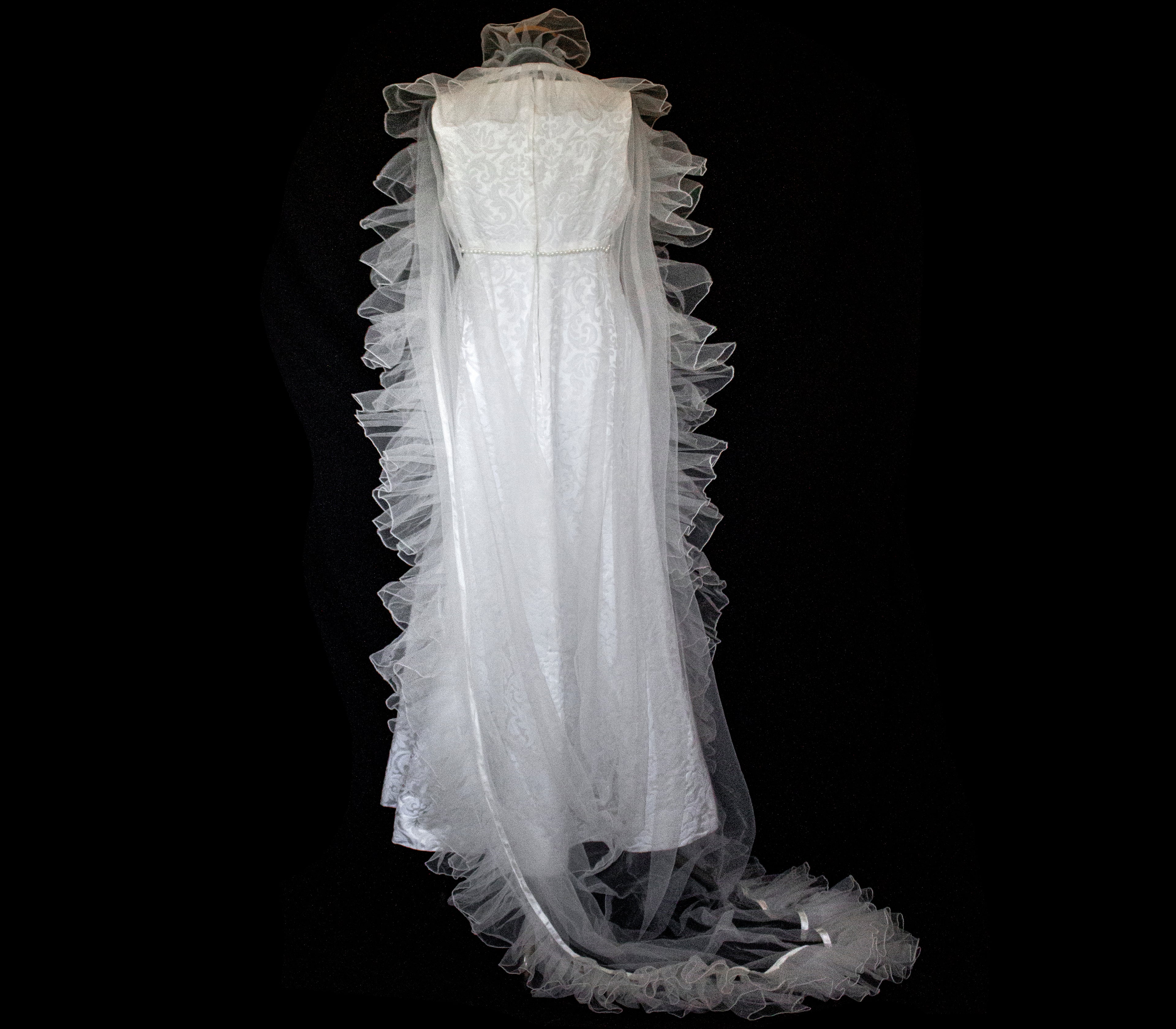 299 - AUTHENTIC 1960S VINTAGE DAMASK BRIDAL DRESS: BON TON ANKLE-LENGTH SHEATH WITH RUFFLED TULLE CAPE - Vague atelier
