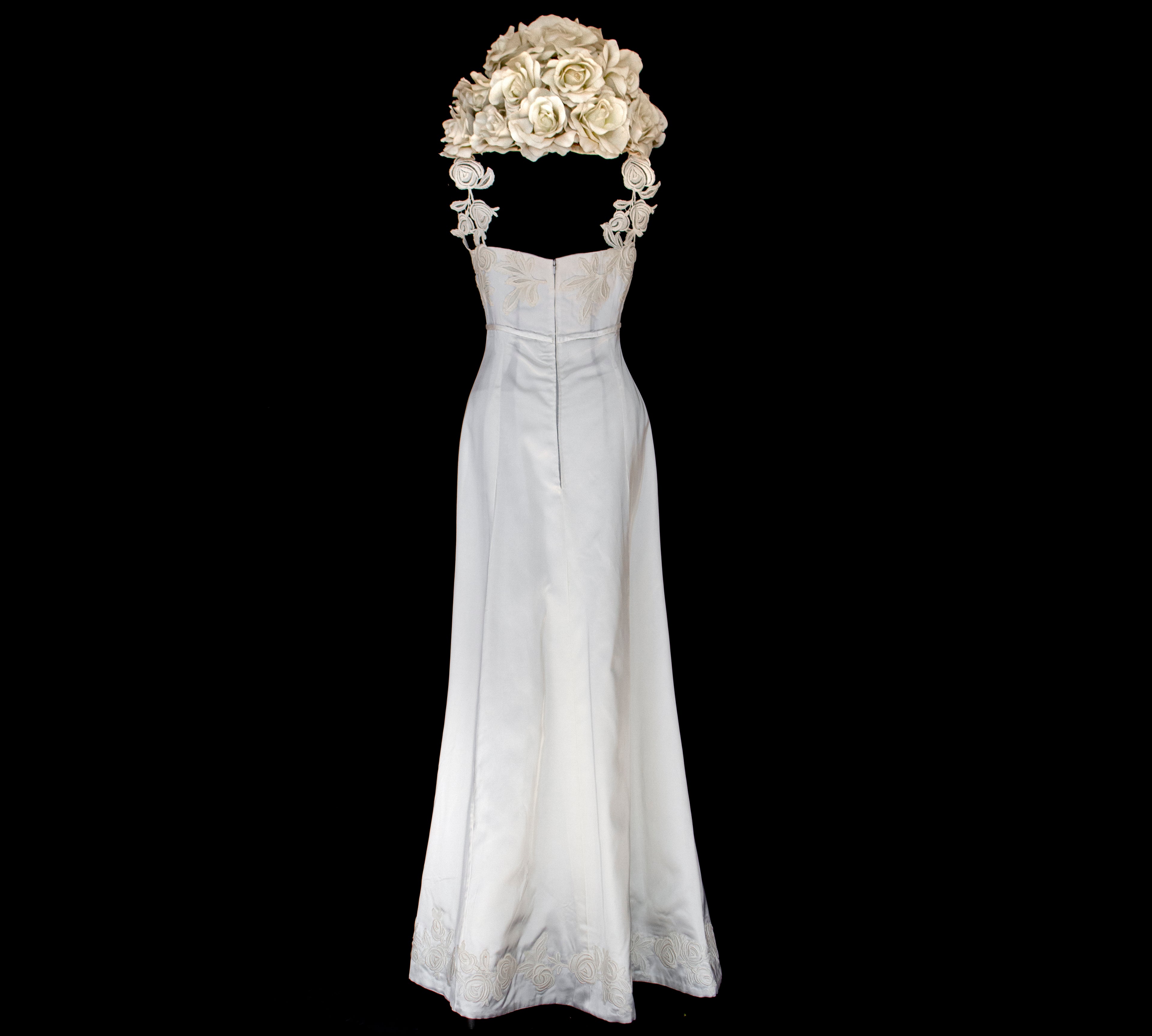 252 - ICONIC 1960S EMPIRE BRIDAL SET: ICE SATIN GOWN & STRAW BUCKET HAT WITH MAXI ROSES