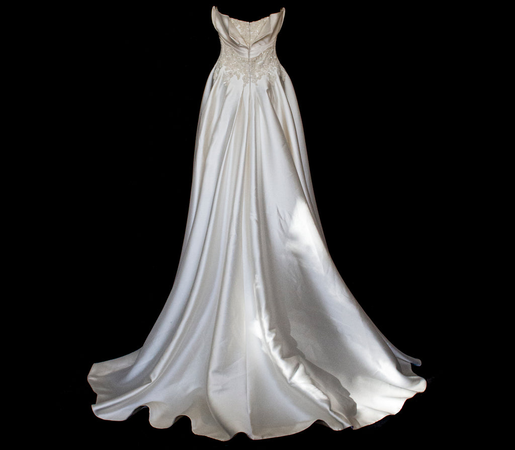 316 - STRAPLESS SILK MIKADO WEDDING DRESS: STRUCTURED A-LINE GOWN WITH HEART NECKLINE & TRAIN - Vague atelier