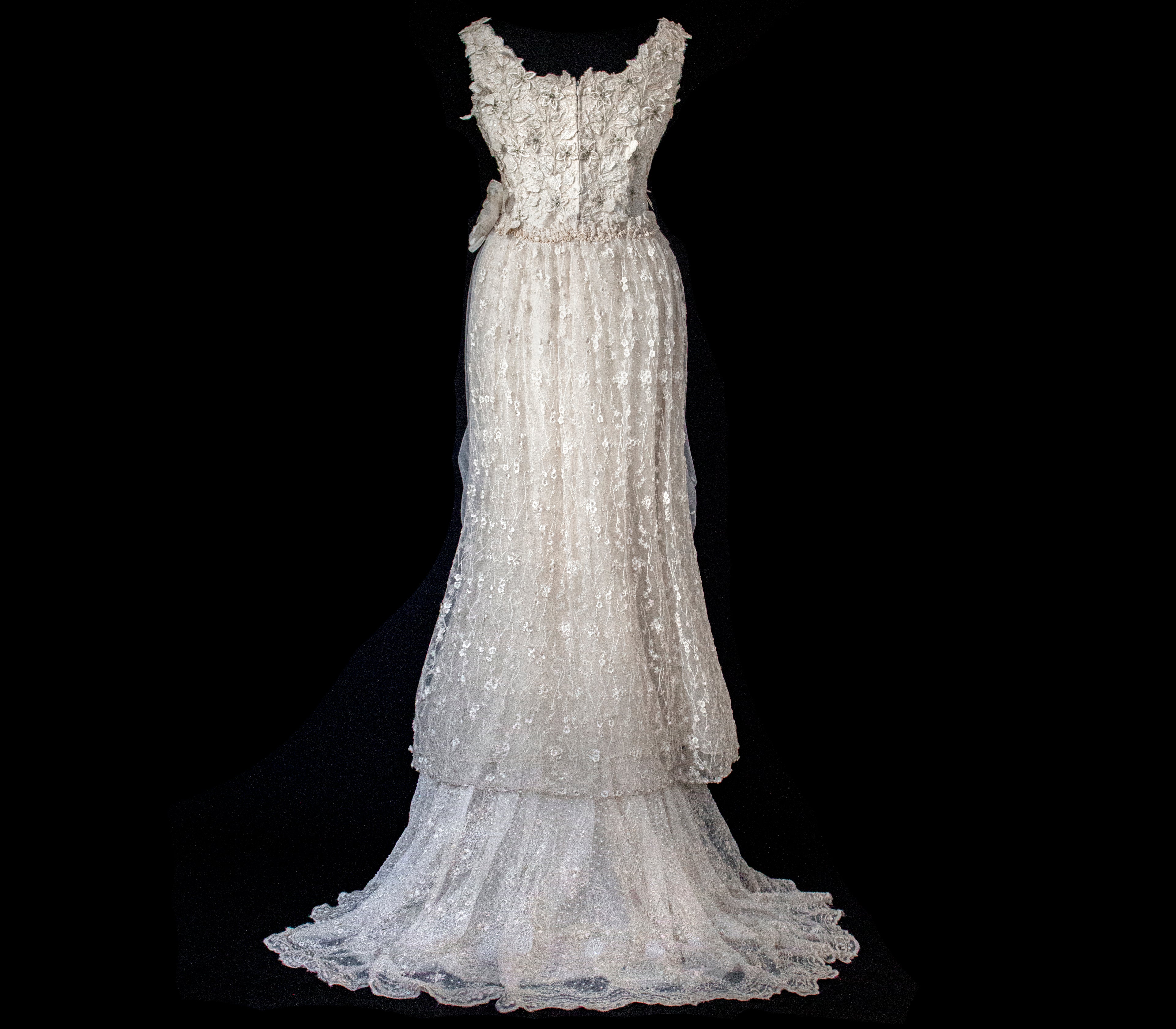 343 - UNIQUE UPCYCLED LACE WEDDING DRESS: VINTAGE BOHO BRIDAL GOWN, 50S 70S SILK EMBROIDERY, GOLD & SILVER LUXURY SUSTAINABLE WEDDING DRESS - Vague atelier
