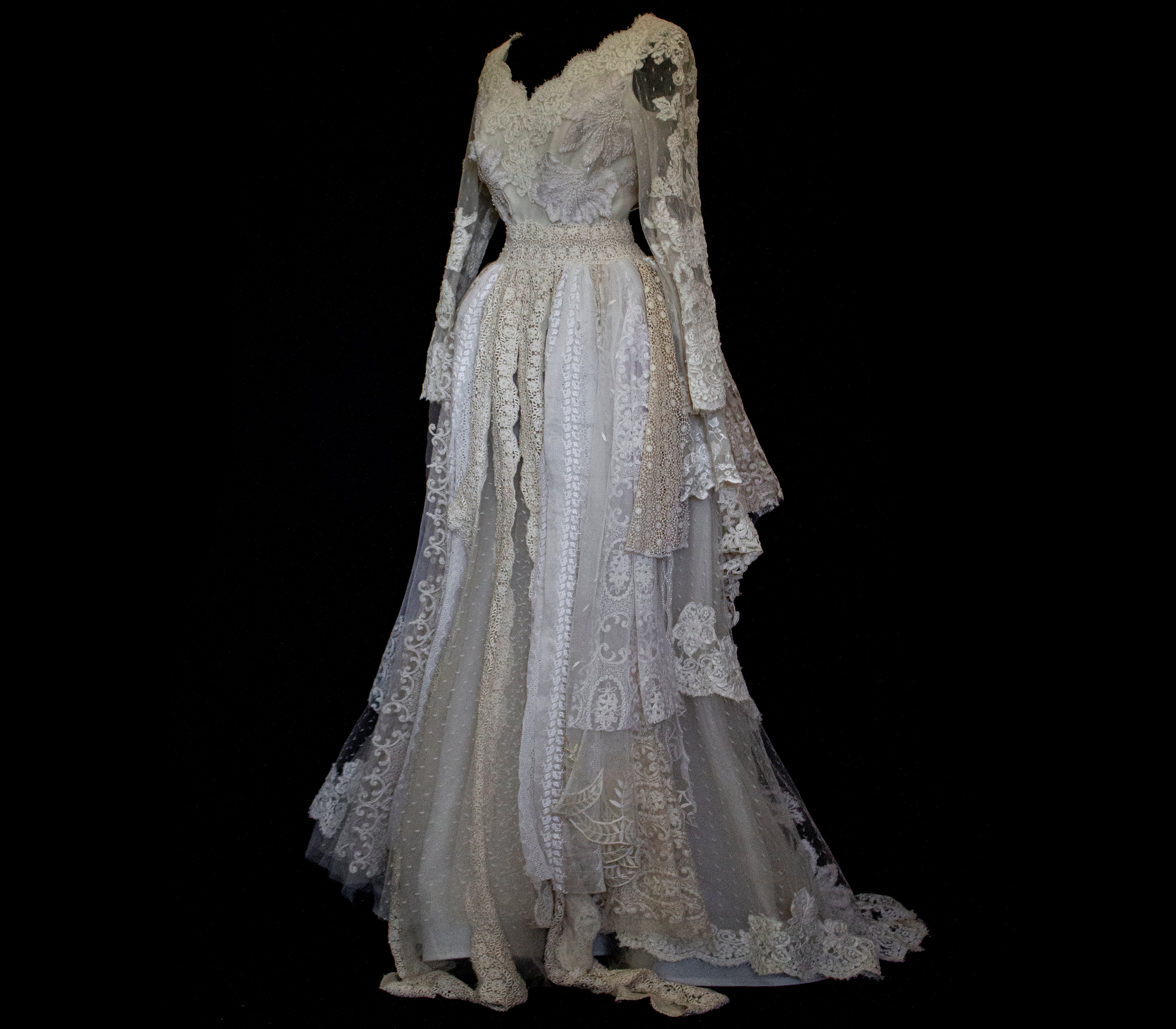 356 - VINTAGE 90s UPCYCLED LACE WEDDING DRESS: IVORY GOWN WITH POLKA DOT TULLE & ANTIQUE MACRAME DETAILS - Vague atelier