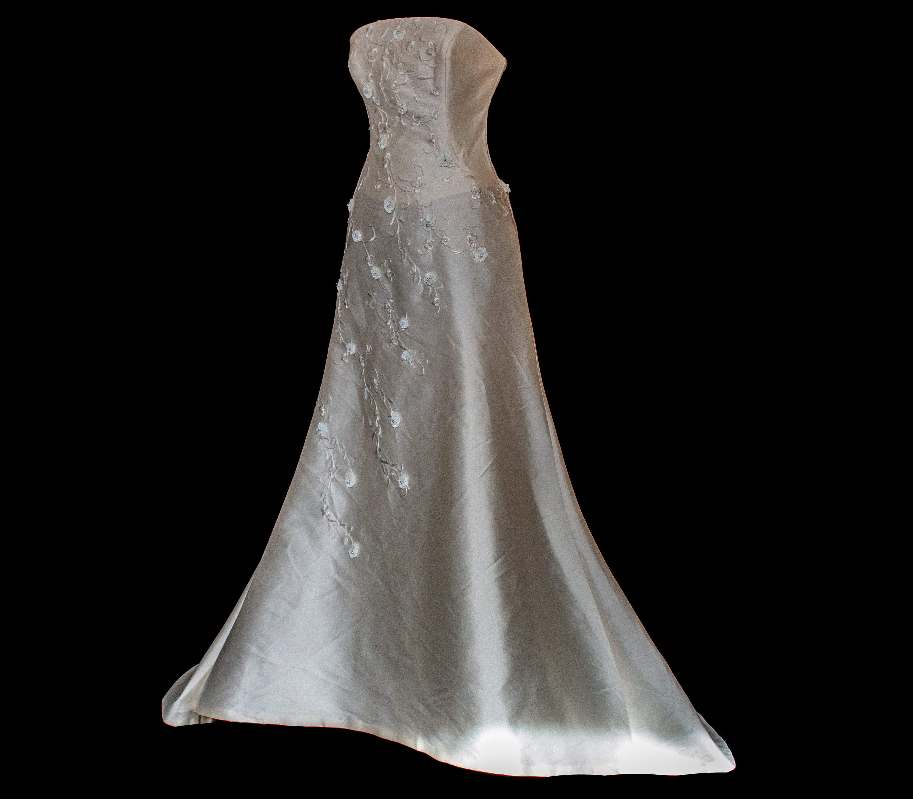 327 - MINIMALIST VINTAGE SILK MIKADO SHEATH: ICE JEWEL EMBROIDERY & FLOWY LONG TRAIN - Vague atelier