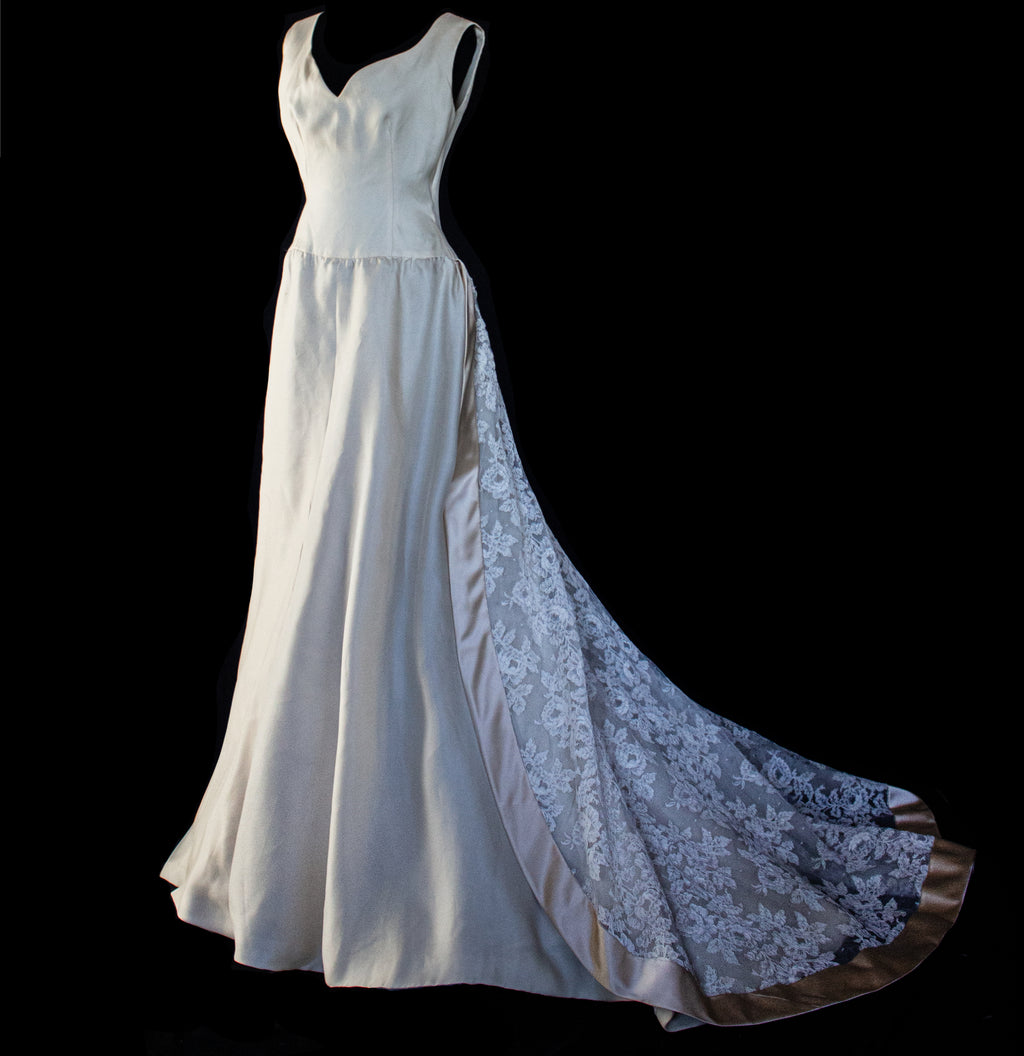 137 - VINTAGE LORENZO RIVA DESIGNER SIGNED WEDDING DRESS: PRECIOUS SILK & LACE TRAIN GOWN - 1950S 1960S ARCHIVAL COUTURE