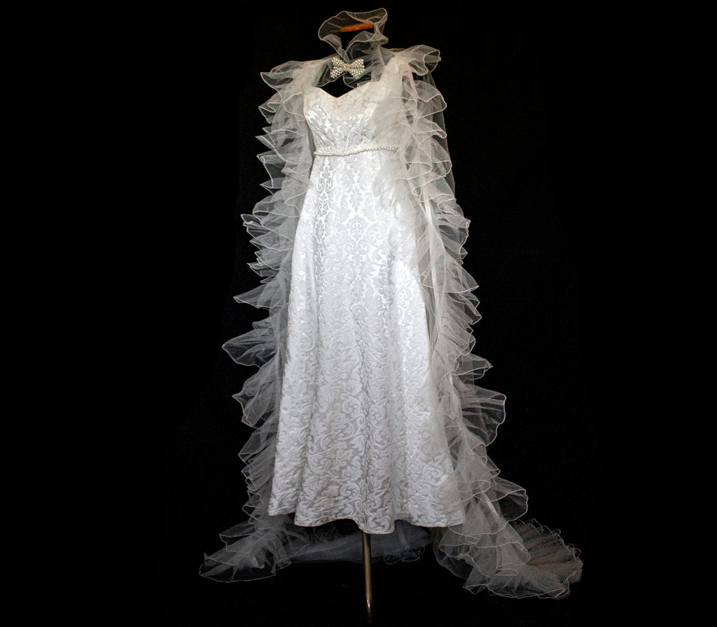 299 - AUTHENTIC 1960S VINTAGE DAMASK BRIDAL DRESS: BON TON ANKLE-LENGTH SHEATH WITH RUFFLED TULLE CAPE - Vague atelier