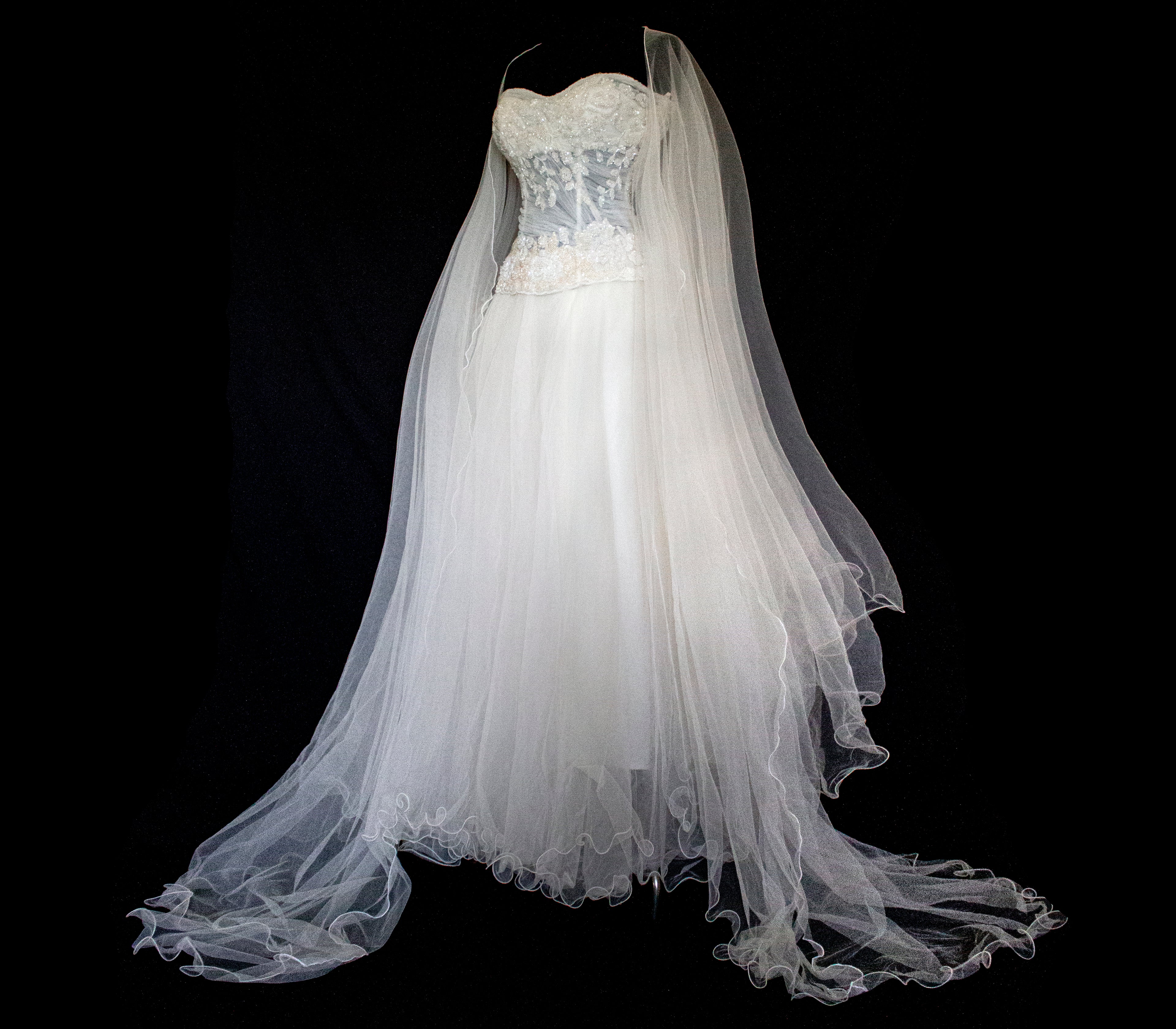 361 - VINTAGE PRINCESS WEDDING DRESS: ECRU SILK TULLE GOWN WITH EMBROIDERED STRAPLESS BODICE