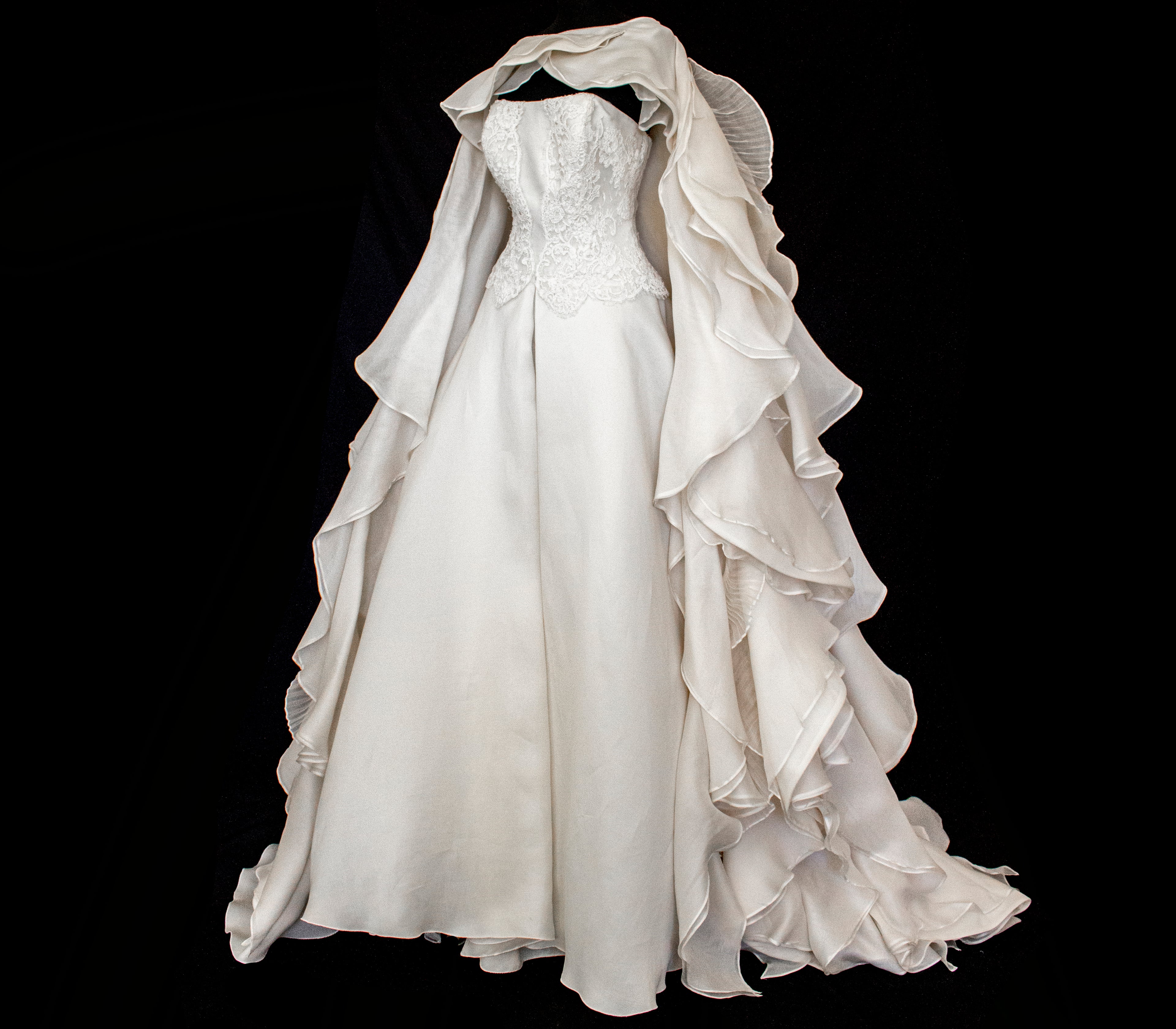 320 - LUXURY PURE SILK VINTAGE BRIDAL GOWN: A-LINE LACE DRESS WITH DETACHABLE RUFFLED CAPE