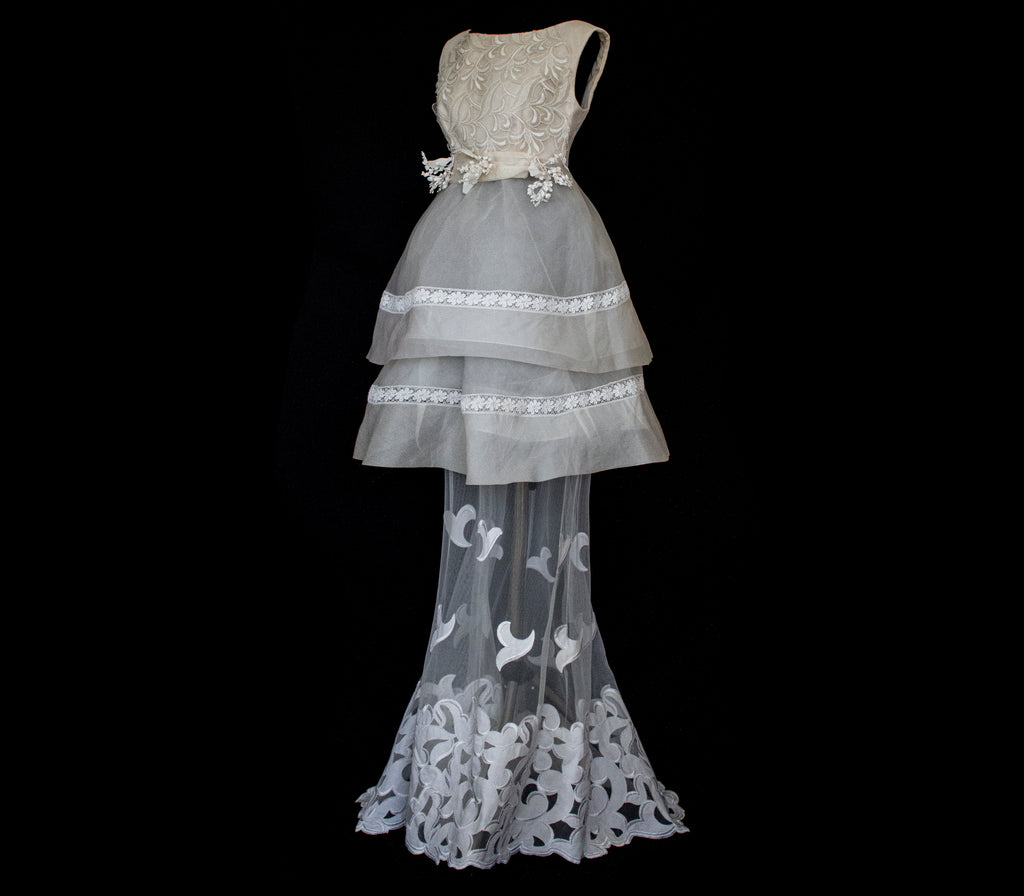 315 - UNIQUE MULTILAYER FLORAL BRIDAL GOWN: 1940S PEPLUM & UPCYCLED MULTI-ERA VINTAGE LACE DRESS - Vague atelier