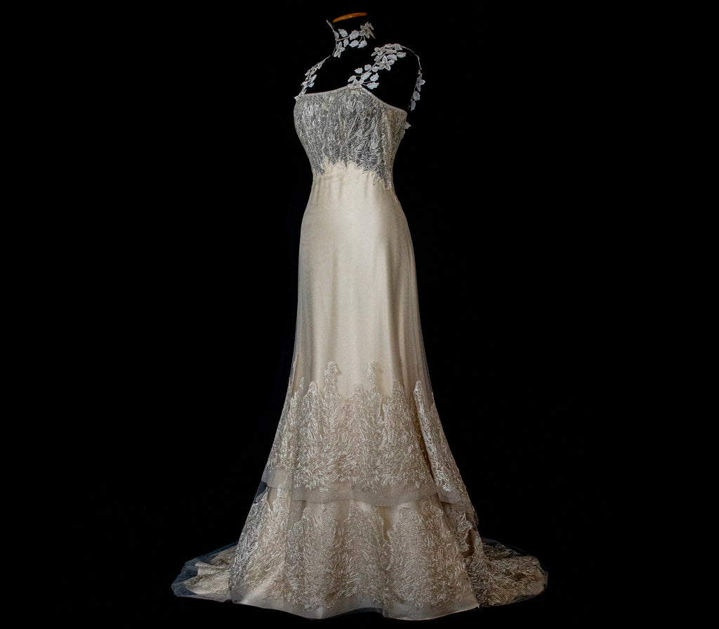 332 - GOLDEN SILK TULLE VINTAGE WEDDING DRESS: UNIQUE A-LINE SLIP GOWN WITH FLORAL DETAILS & TRAIN - Vague atelier