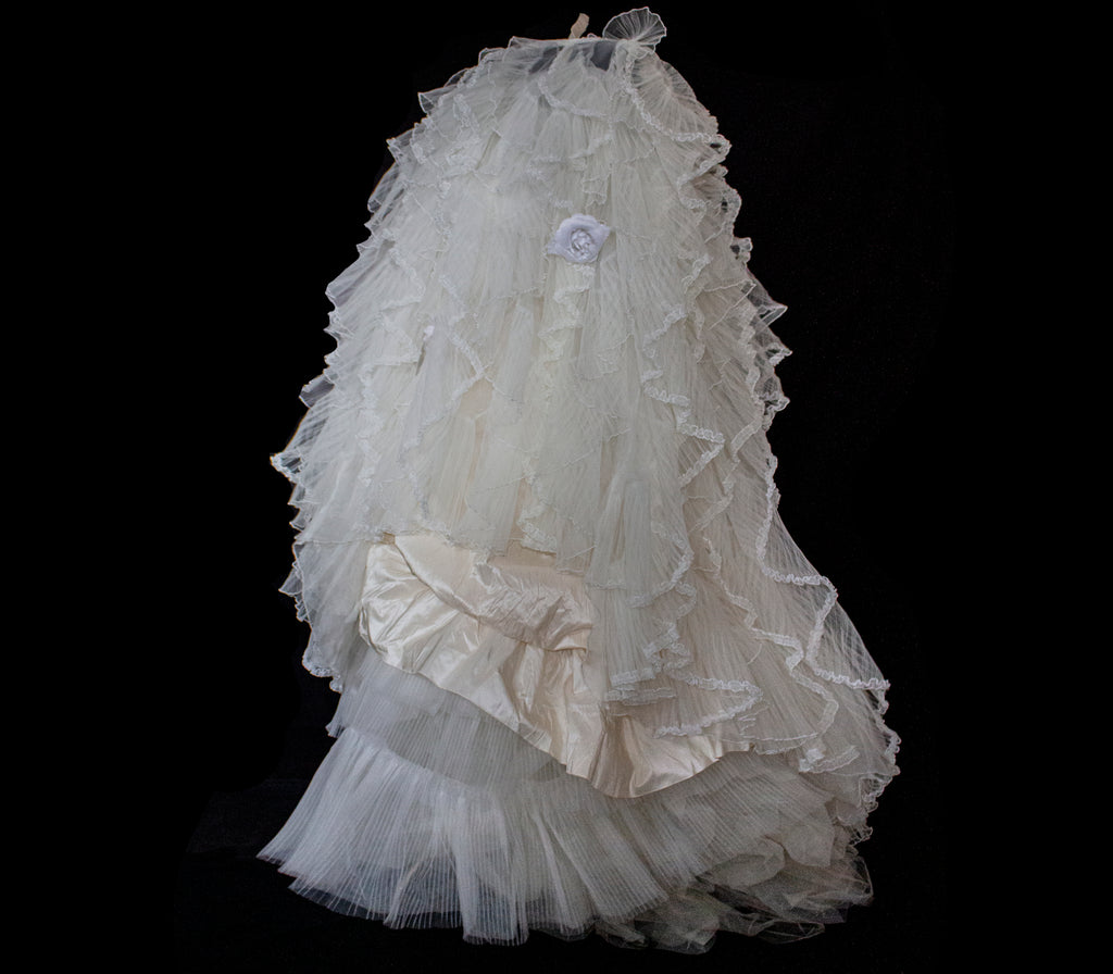 335 - ROMANTIC CREAM SILK TAFFETA VINTAGE WEDDING DRESS: UNIQUE 3-PIECE BALL GOWN WITH RUFFLED CLOUD CAPE - Vague atelier