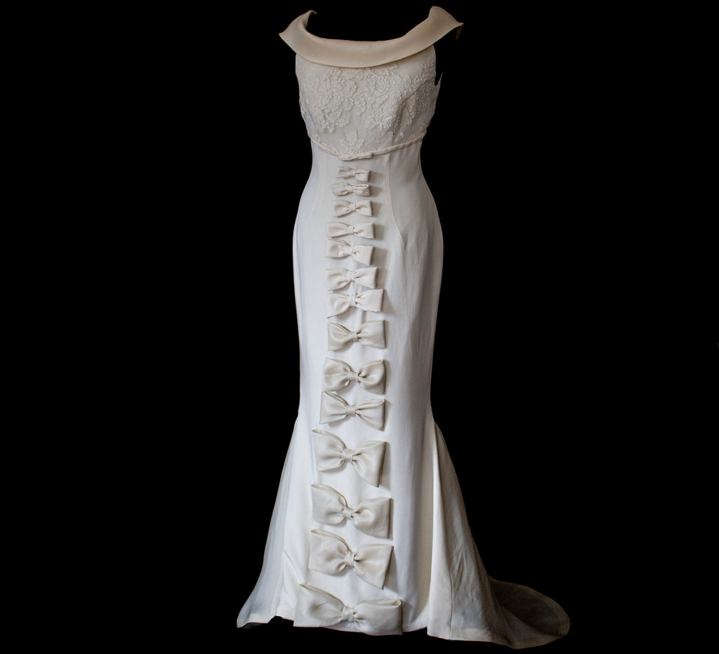 273 - CHIC VINTAGE PURE SILK BRIDAL MERMAID GOWN: LACE BODICE & VERTICAL MAXI BOWS - Vague atelier