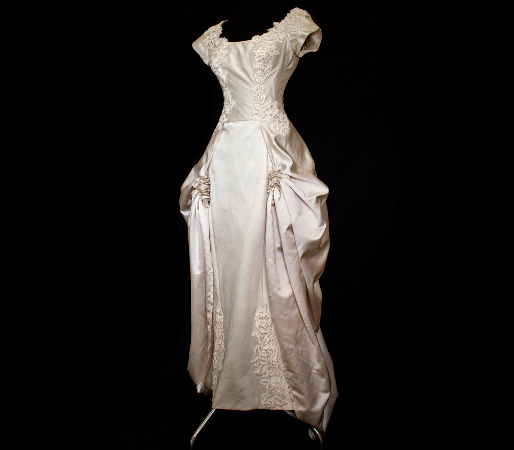 355 - VINTAGE 90s SILK COLUMN WEDDING DRESS: CREAM GOWN WITH GOLD SATIN DRAPED TRAIN & EMBROIDERED ROSES - Vague atelier