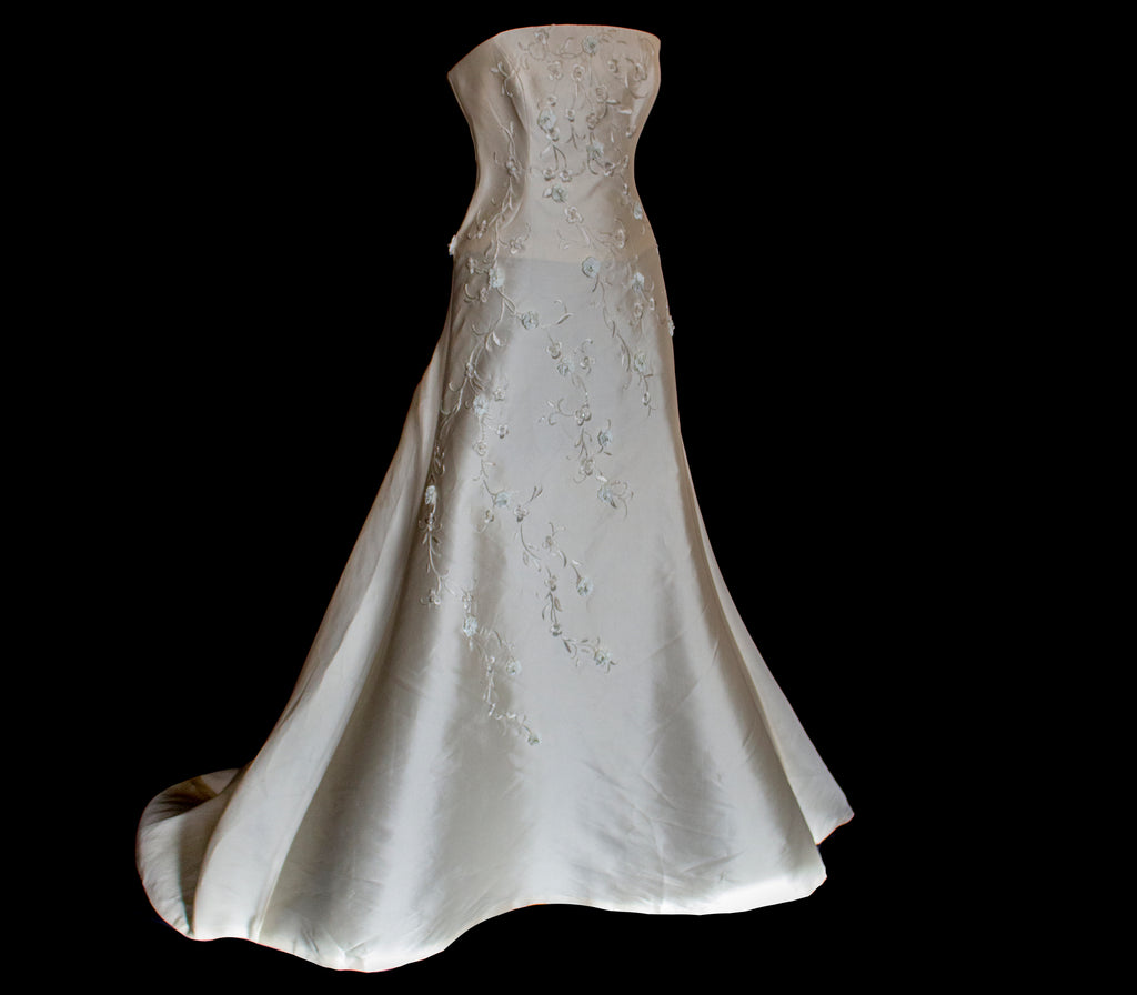 327 - MINIMALIST VINTAGE SILK MIKADO SHEATH: ICE JEWEL EMBROIDERY & FLOWY LONG TRAIN - Vague atelier