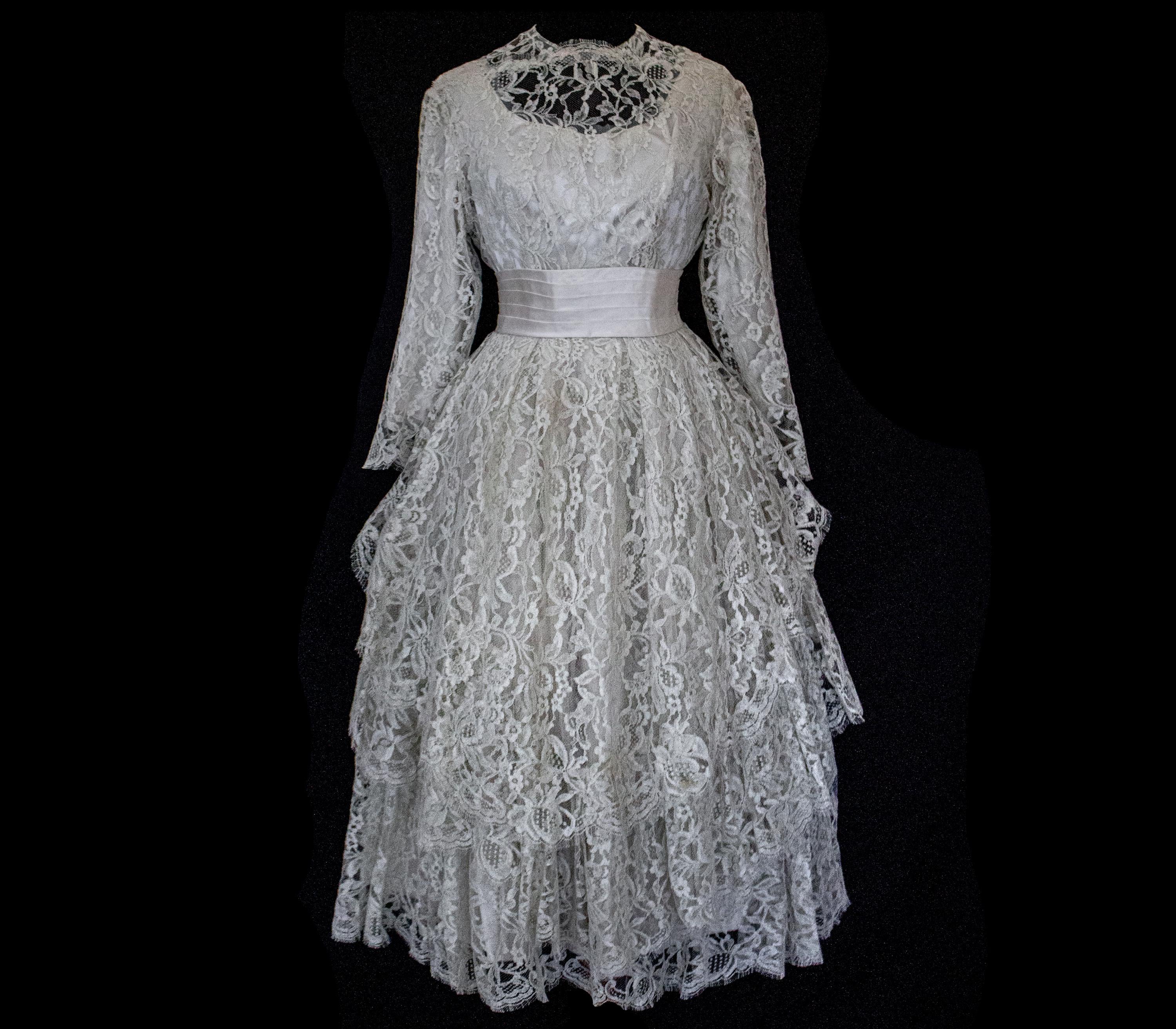 306 - VINTAGE 1960S LACE MINI WEDDING DRESS: MOD STYLE SHORT GOWN WITH ASYMMETRICAL PEPLUM