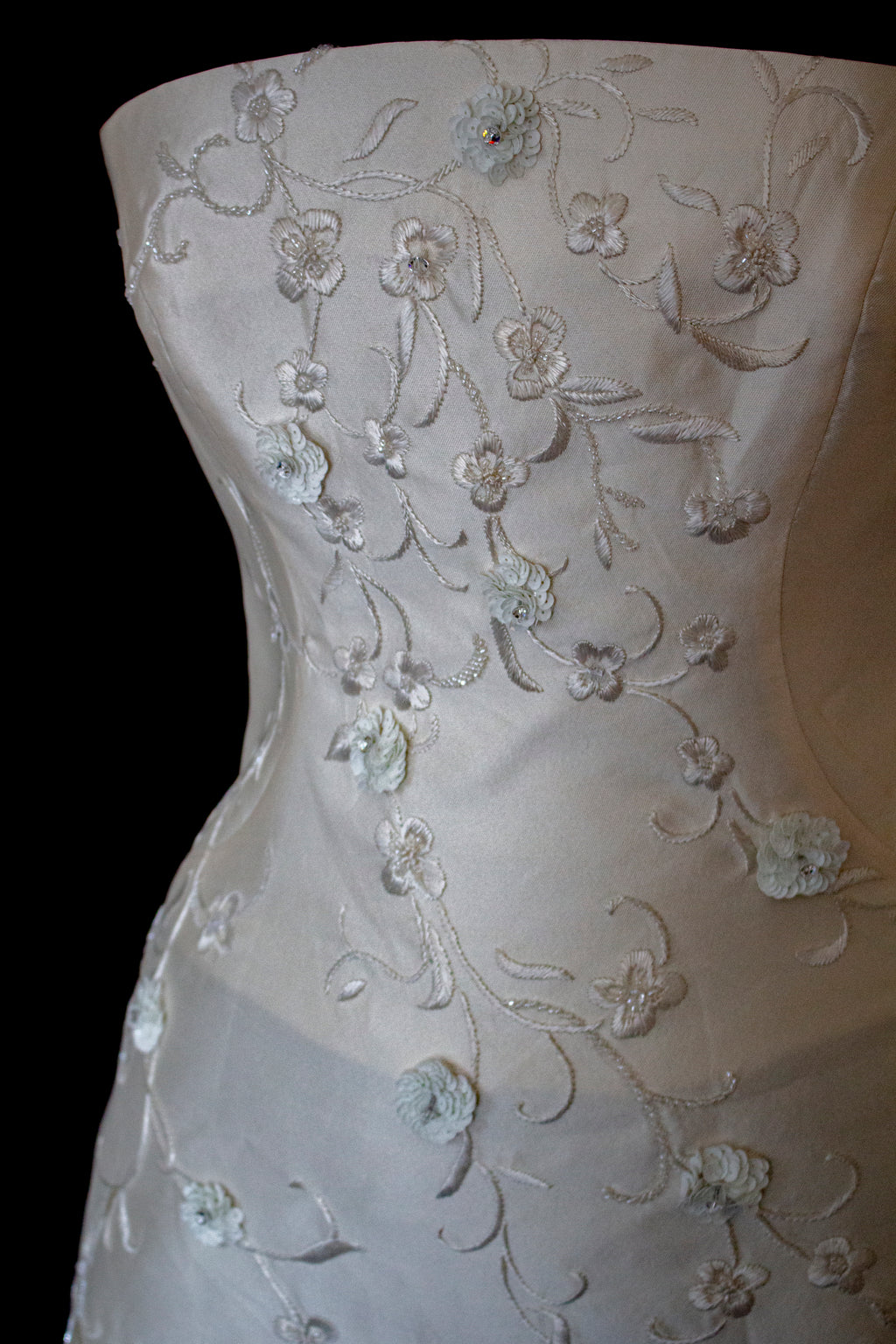 327 - MINIMALIST VINTAGE SILK MIKADO SHEATH: ICE JEWEL EMBROIDERY & FLOWY LONG TRAIN - Vague atelier