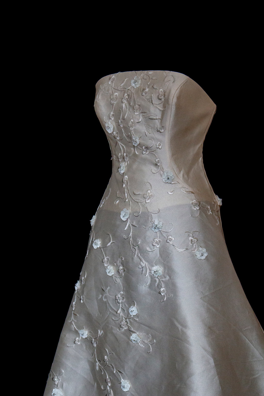 327 - MINIMALIST VINTAGE SILK MIKADO SHEATH: ICE JEWEL EMBROIDERY & FLOWY LONG TRAIN - Vague atelier