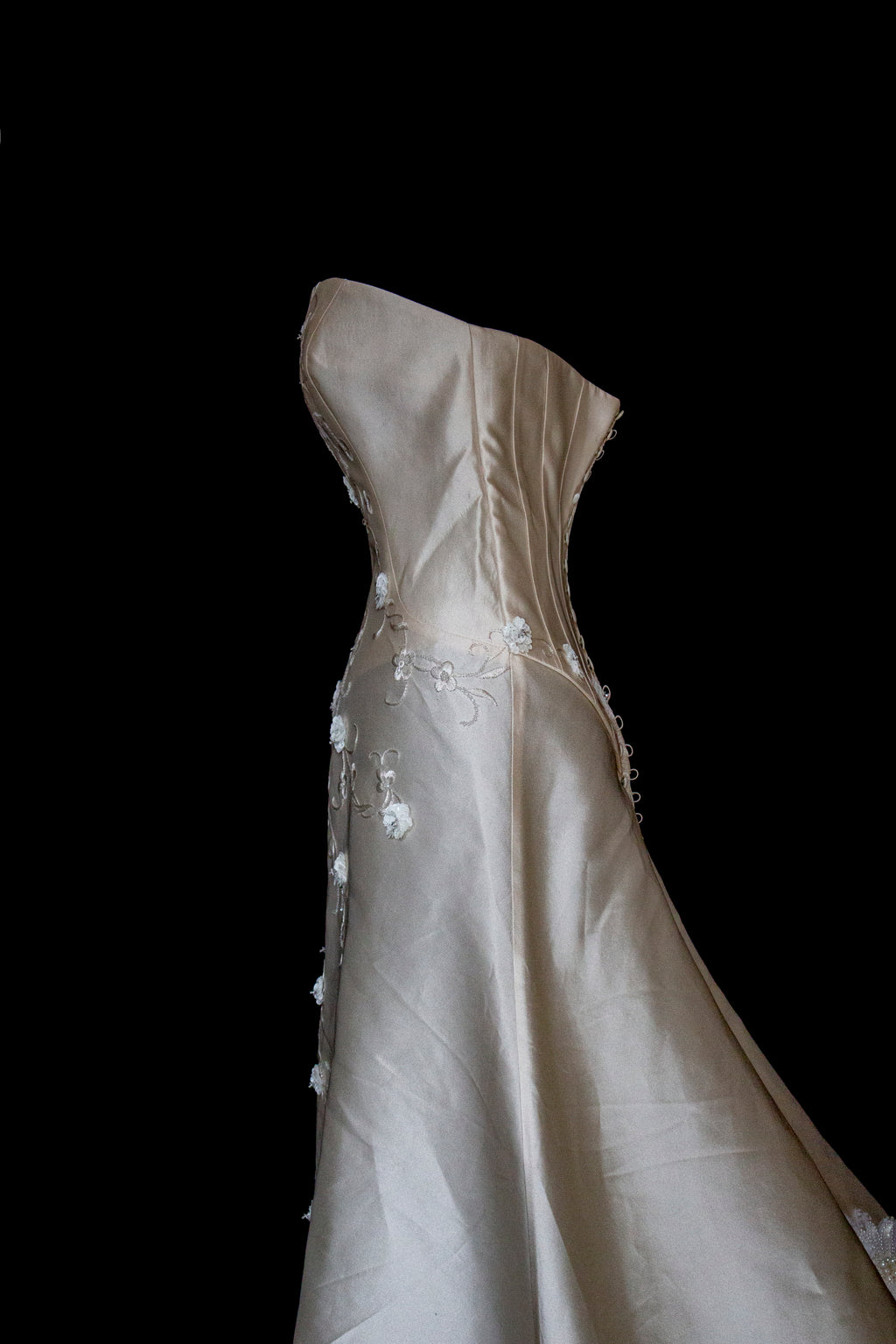 327 - MINIMALIST VINTAGE SILK MIKADO SHEATH: ICE JEWEL EMBROIDERY & FLOWY LONG TRAIN - Vague atelier