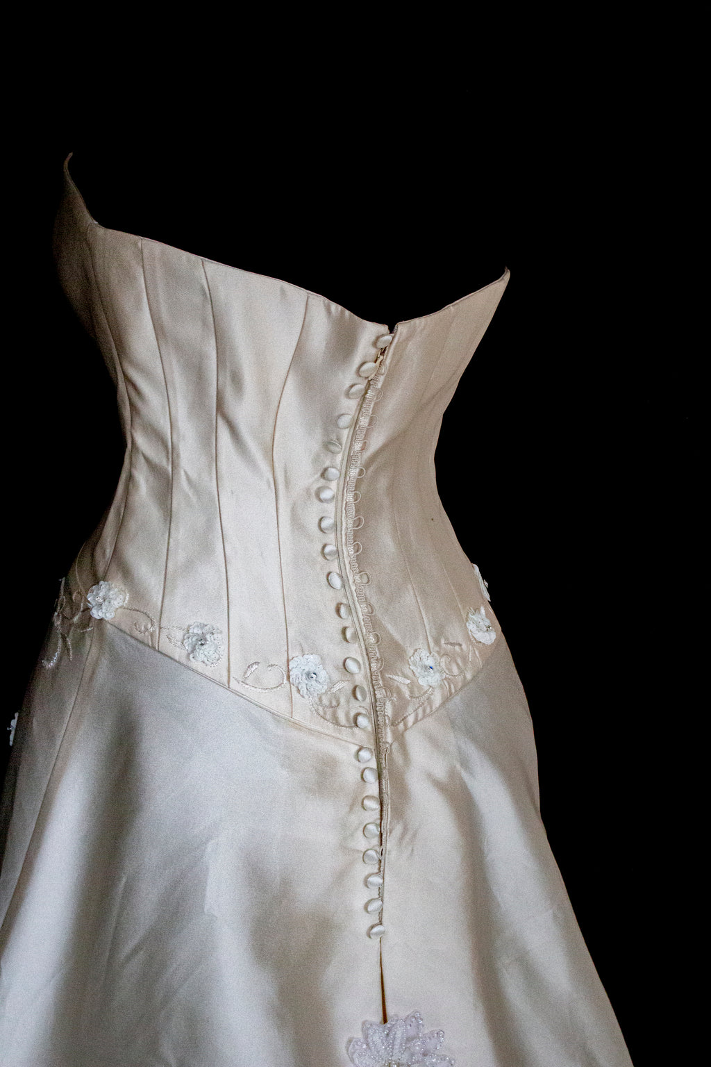 327 - MINIMALIST VINTAGE SILK MIKADO SHEATH: ICE JEWEL EMBROIDERY & FLOWY LONG TRAIN - Vague atelier