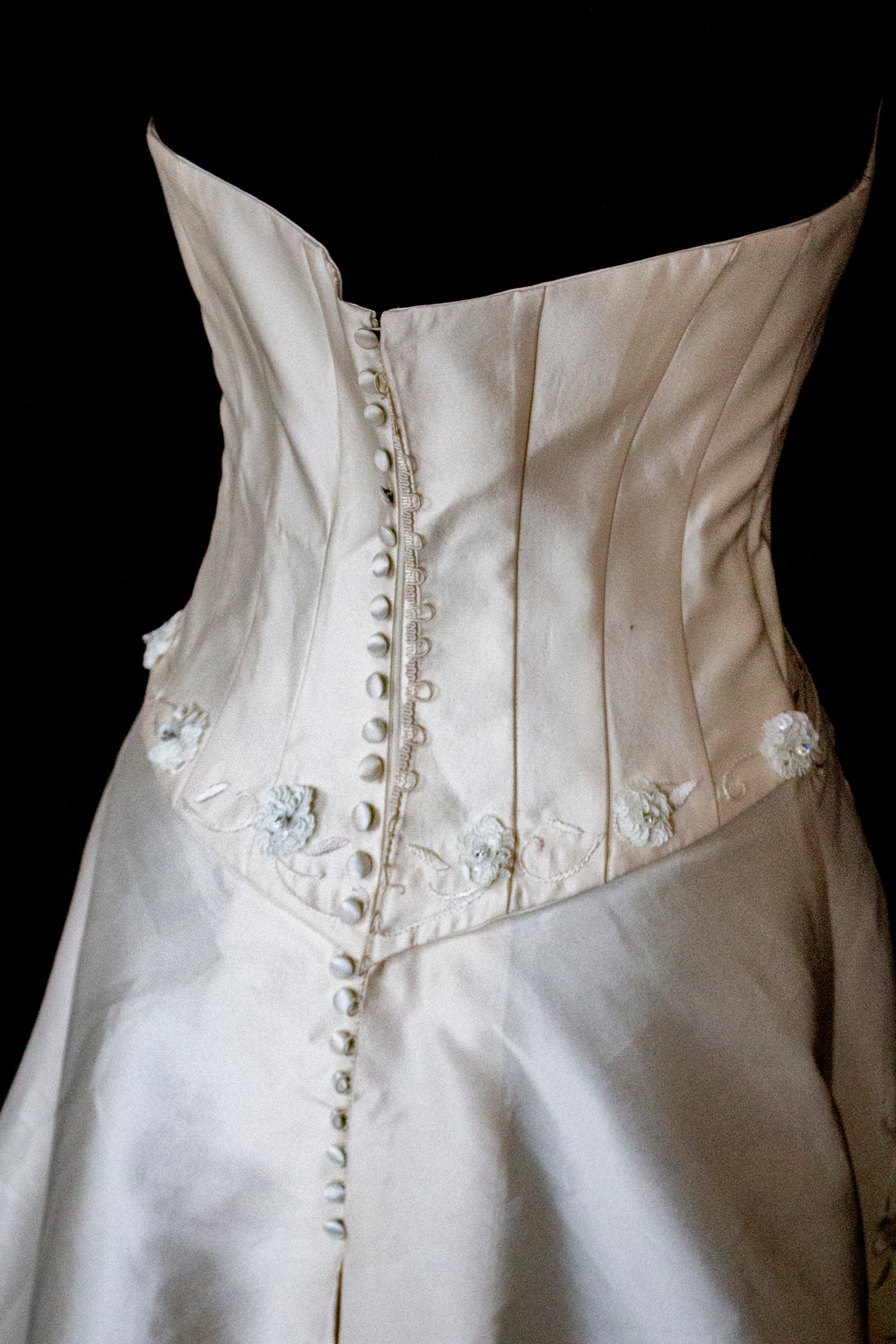 327 - MINIMALIST VINTAGE SILK MIKADO SHEATH: ICE JEWEL EMBROIDERY & FLOWY LONG TRAIN - Vague atelier