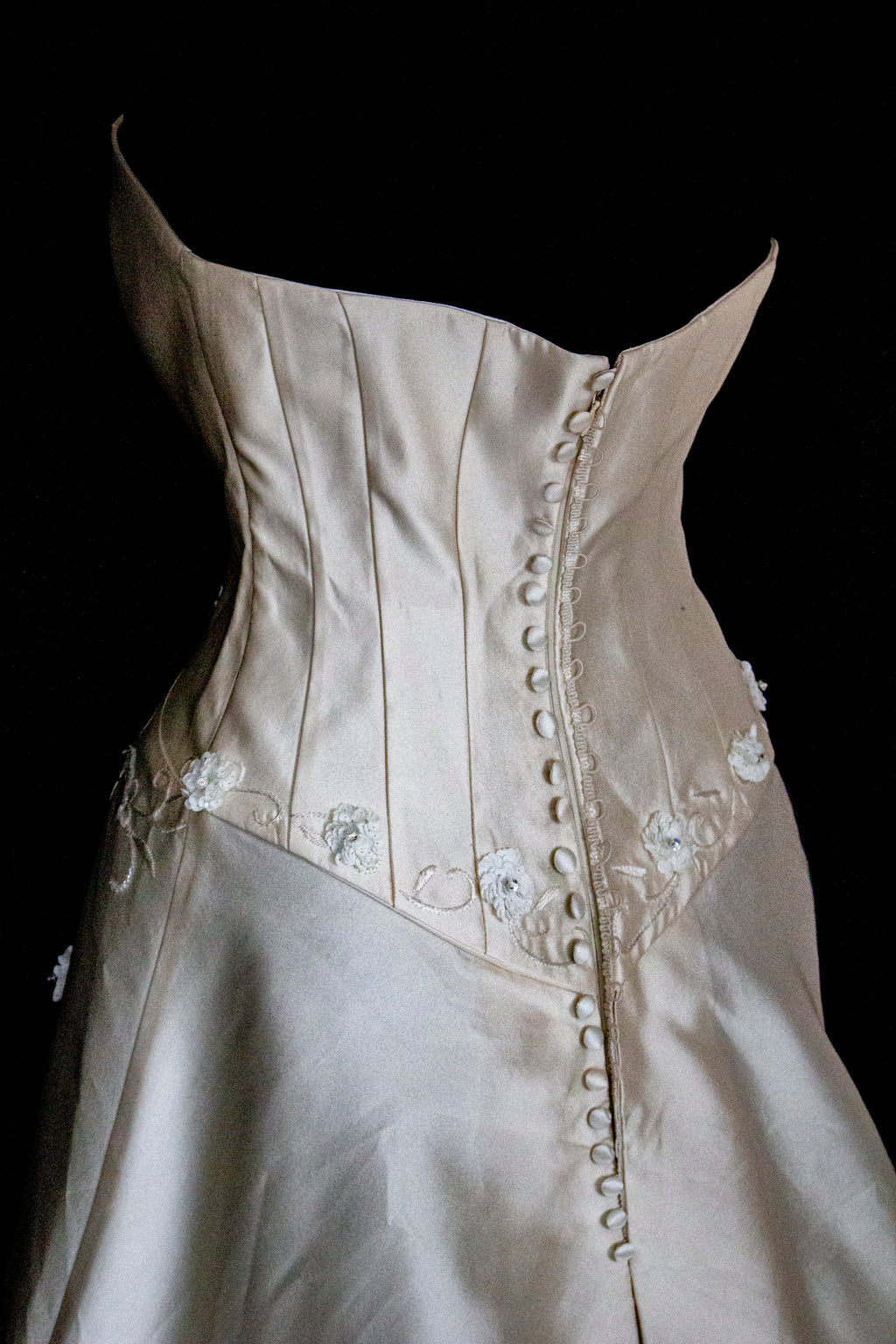 327 - MINIMALIST VINTAGE SILK MIKADO SHEATH: ICE JEWEL EMBROIDERY & FLOWY LONG TRAIN - Vague atelier