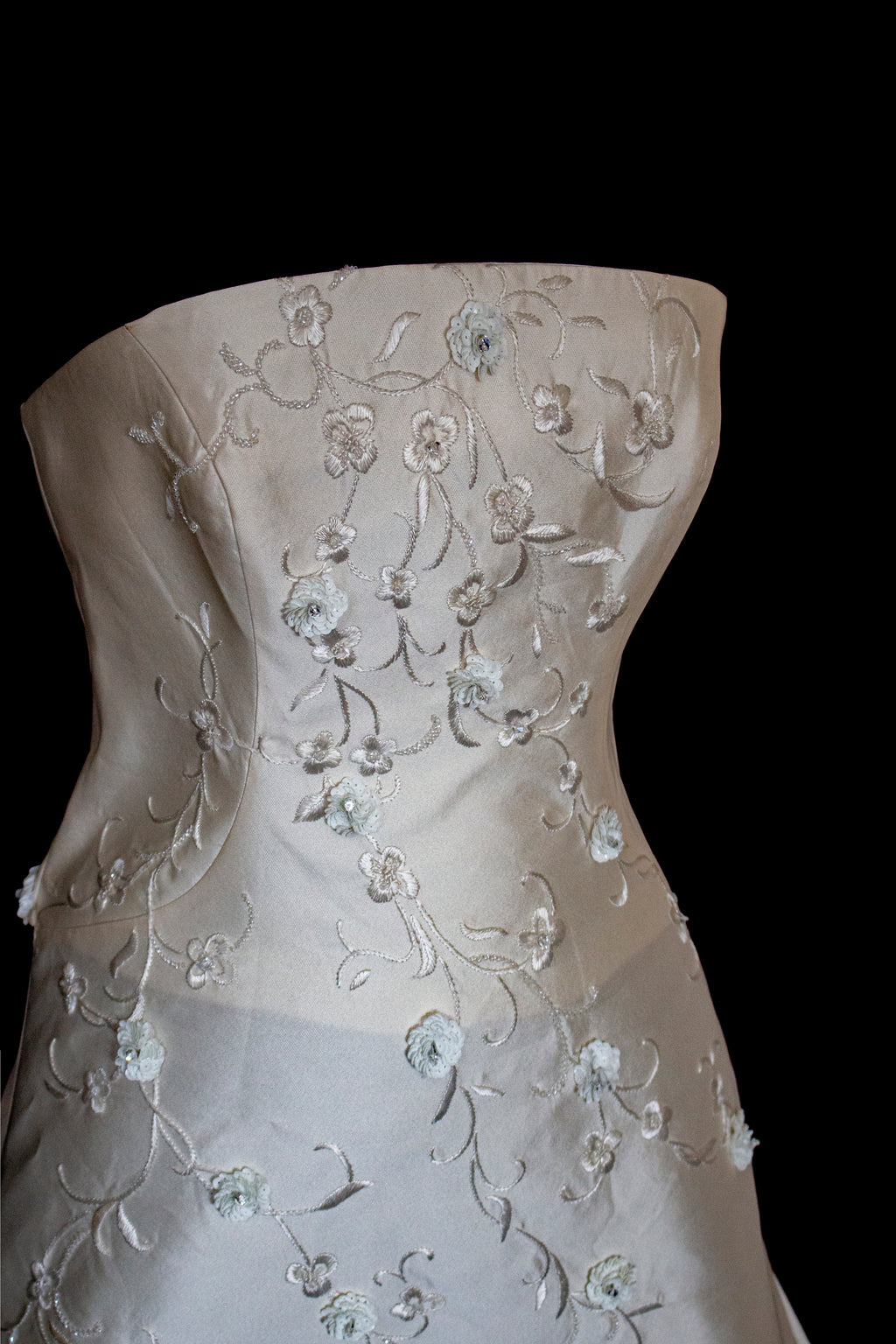 327 - MINIMALIST VINTAGE SILK MIKADO SHEATH: ICE JEWEL EMBROIDERY & FLOWY LONG TRAIN - Vague atelier