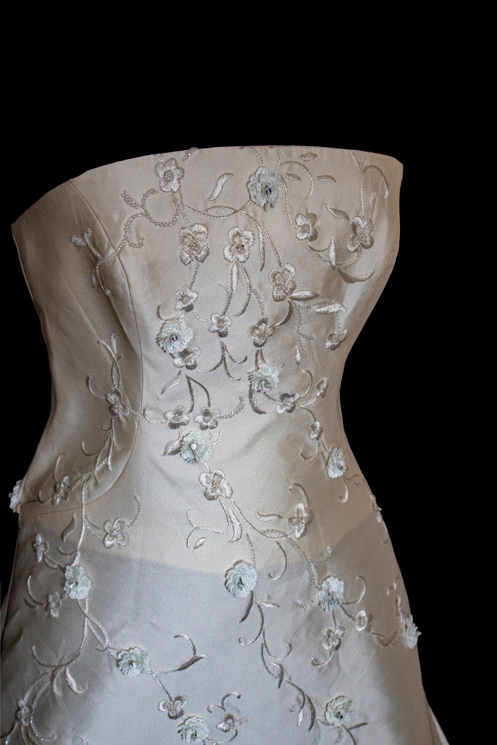 327 - MINIMALIST VINTAGE SILK MIKADO SHEATH: ICE JEWEL EMBROIDERY & FLOWY LONG TRAIN - Vague atelier