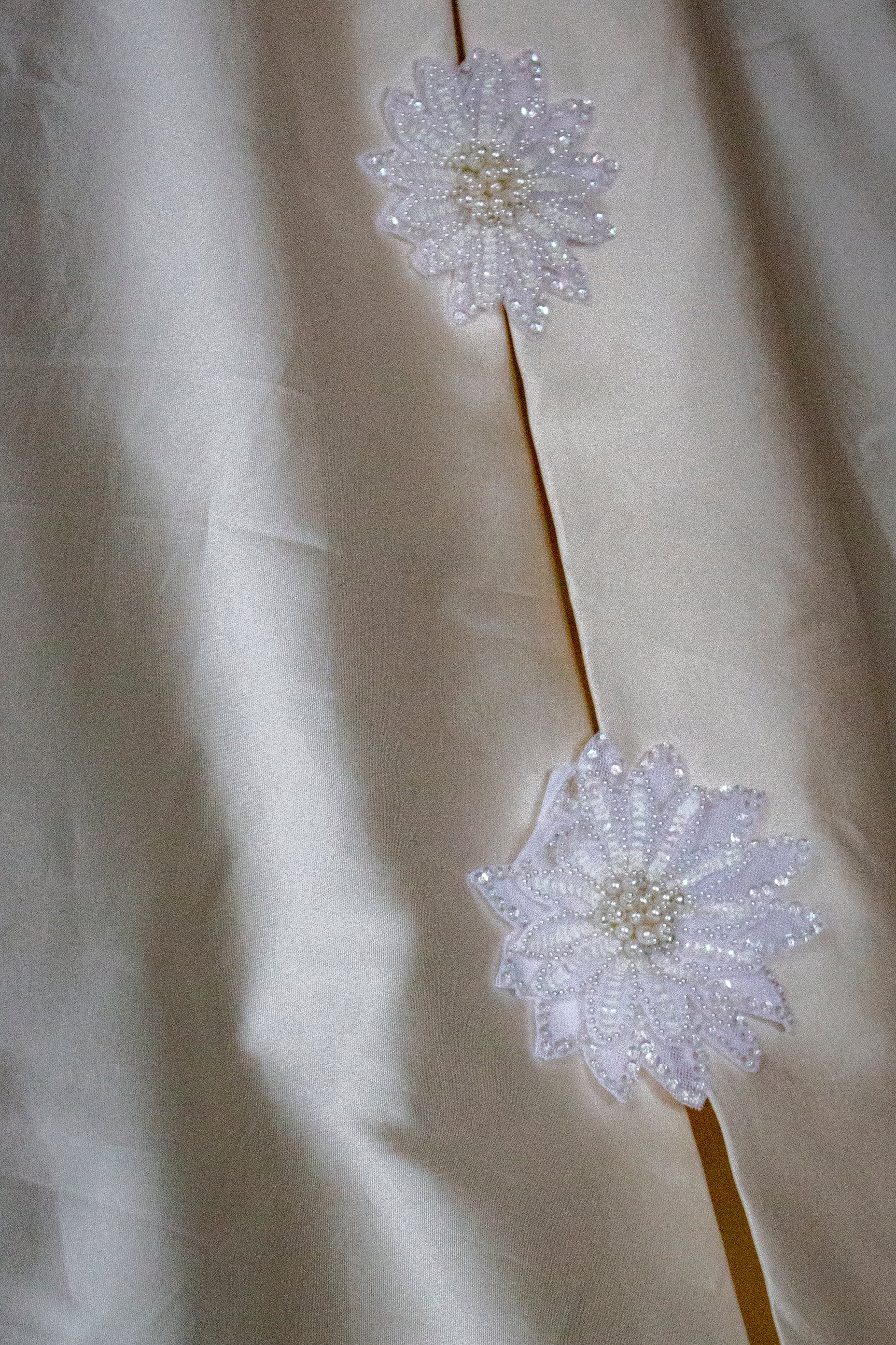 327 - MINIMALIST VINTAGE SILK MIKADO SHEATH: ICE JEWEL EMBROIDERY & FLOWY LONG TRAIN - Vague atelier