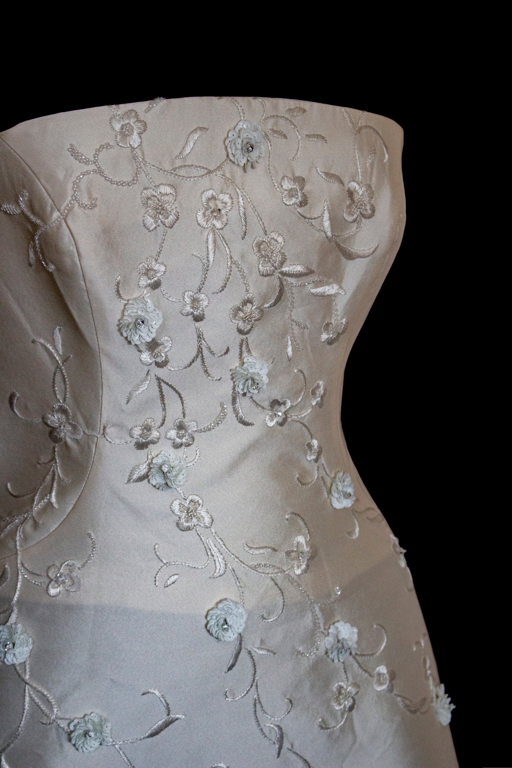 327 - MINIMALIST VINTAGE SILK MIKADO SHEATH: ICE JEWEL EMBROIDERY & FLOWY LONG TRAIN - Vague atelier