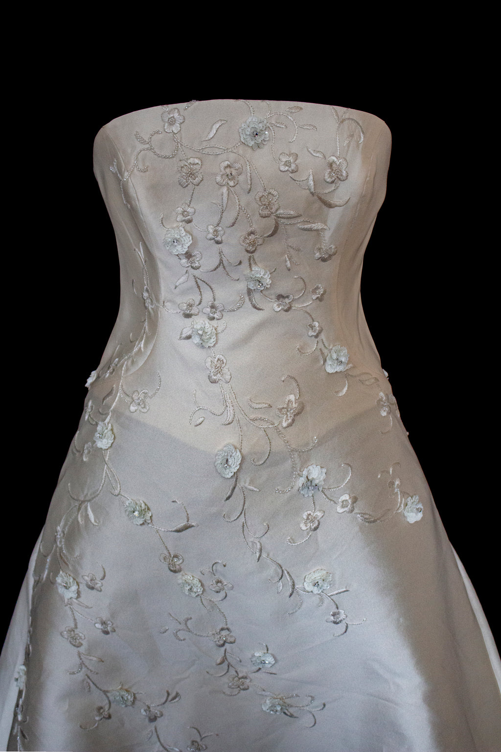 327 - MINIMALIST VINTAGE SILK MIKADO SHEATH: ICE JEWEL EMBROIDERY & FLOWY LONG TRAIN - Vague atelier