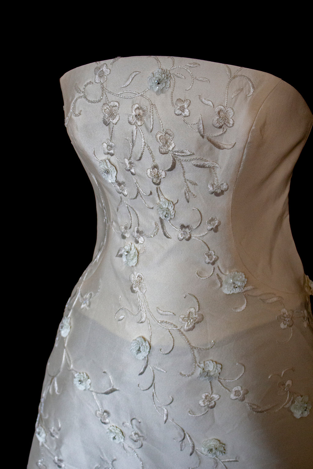 327 - MINIMALIST VINTAGE SILK MIKADO SHEATH: ICE JEWEL EMBROIDERY & FLOWY LONG TRAIN - Vague atelier