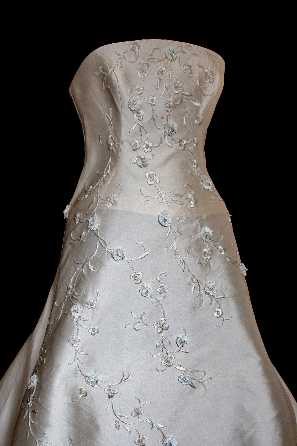 327 - MINIMALIST VINTAGE SILK MIKADO SHEATH: ICE JEWEL EMBROIDERY & FLOWY LONG TRAIN - Vague atelier