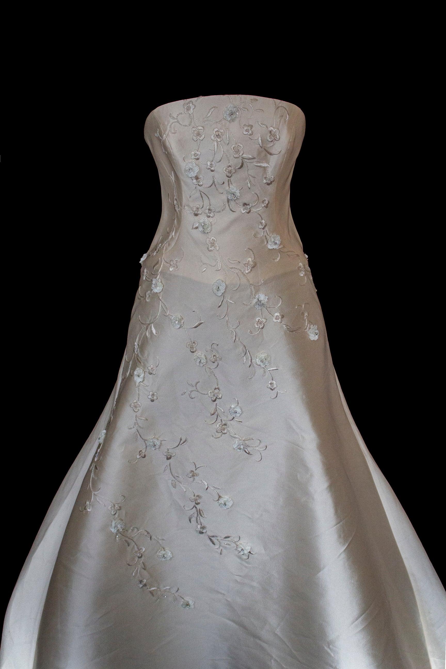 327 - MINIMALIST VINTAGE SILK MIKADO SHEATH: ICE JEWEL EMBROIDERY & FLOWY LONG TRAIN - Vague atelier